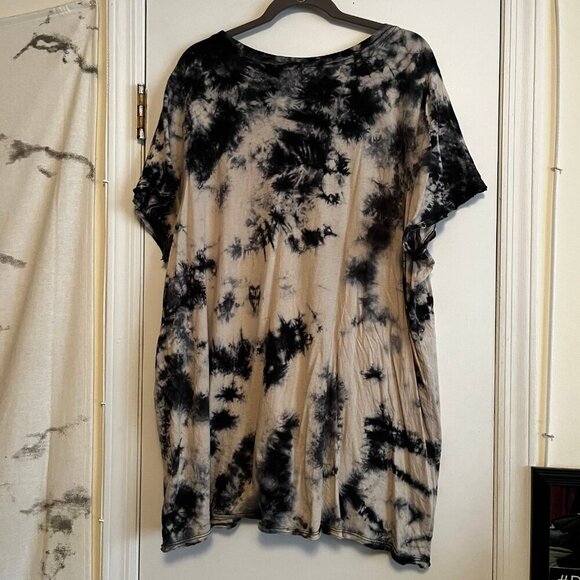 Torrid Size 4 Guns and Roses Black Tie-Dye Crew Tee - Picture 7 of 8